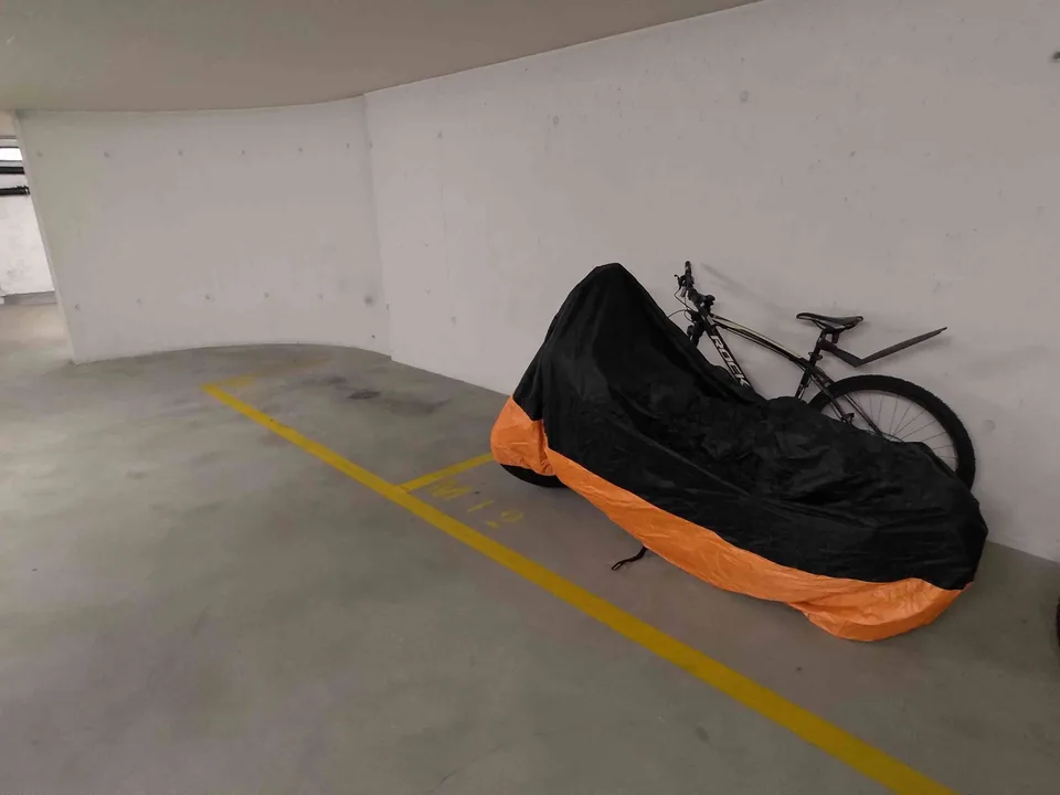 Motorrad-Parkplatz in Tiefgarage in bester Lage
