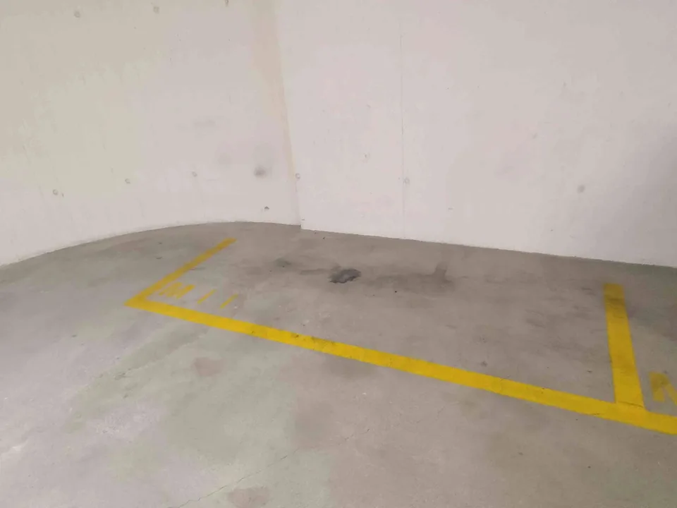 Motorrad-Parkplatz in Tiefgarage in bester Lage