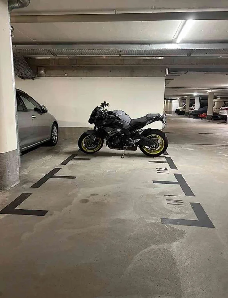 Motorradparkplatz in Tiefgarage zu vermieten