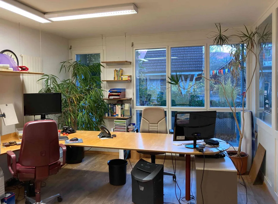 Büroräumlichkeiten in modernem grosszügigen Gemeinschaftsbüro