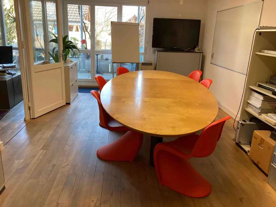 Büroräumlichkeiten in modernem grosszügigen Gemeinschaftsbüro