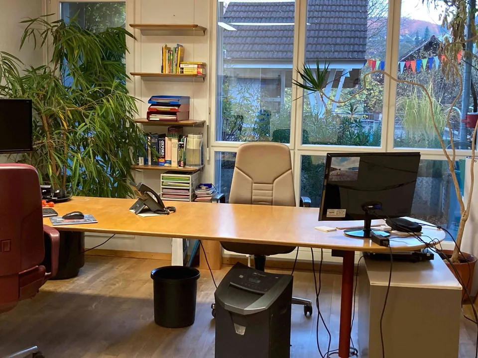Büroräumlichkeiten in modernem grosszügigen Gemeinschaftsbüro