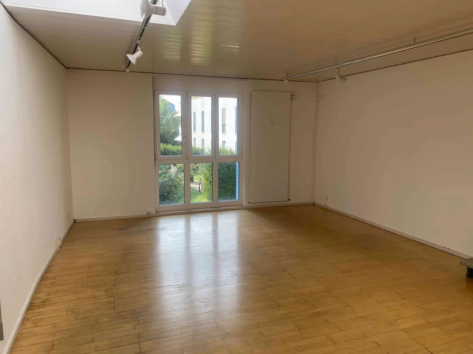 Zentral gelegenes Wohn-Atelier/Büro-Hobbyräume in Therwil zu vermieten
