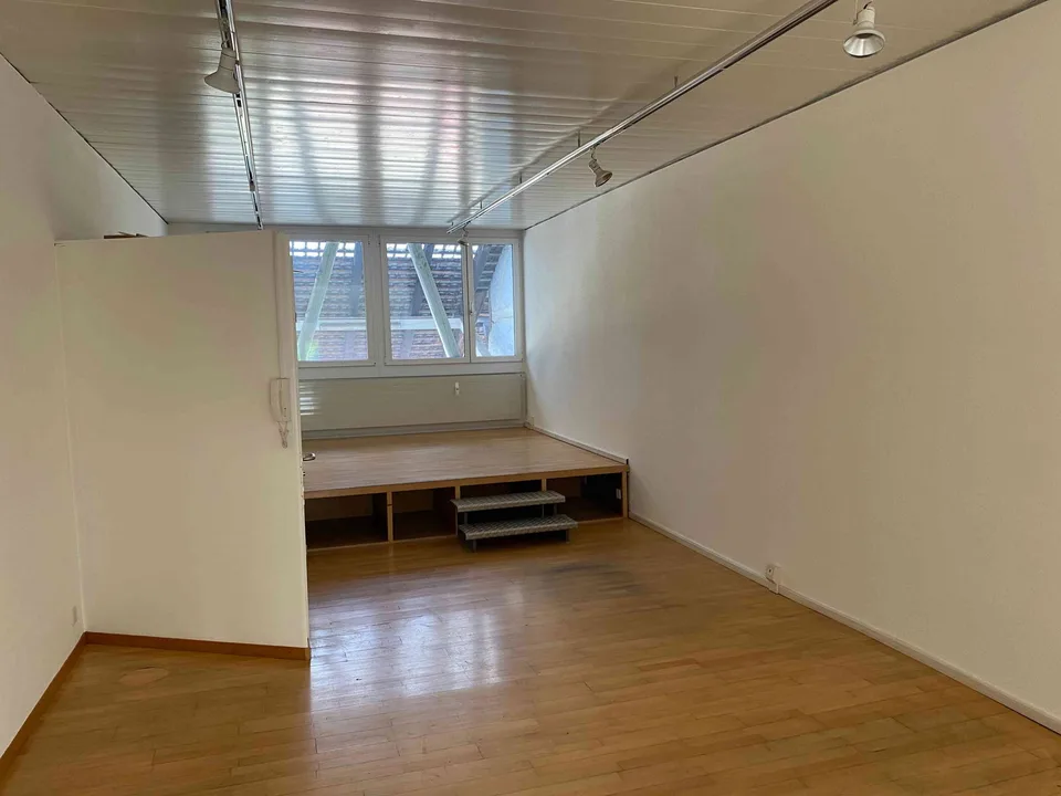 Zentral gelegenes Wohn-Atelier/Büro-Hobbyräume in Therwil zu vermieten