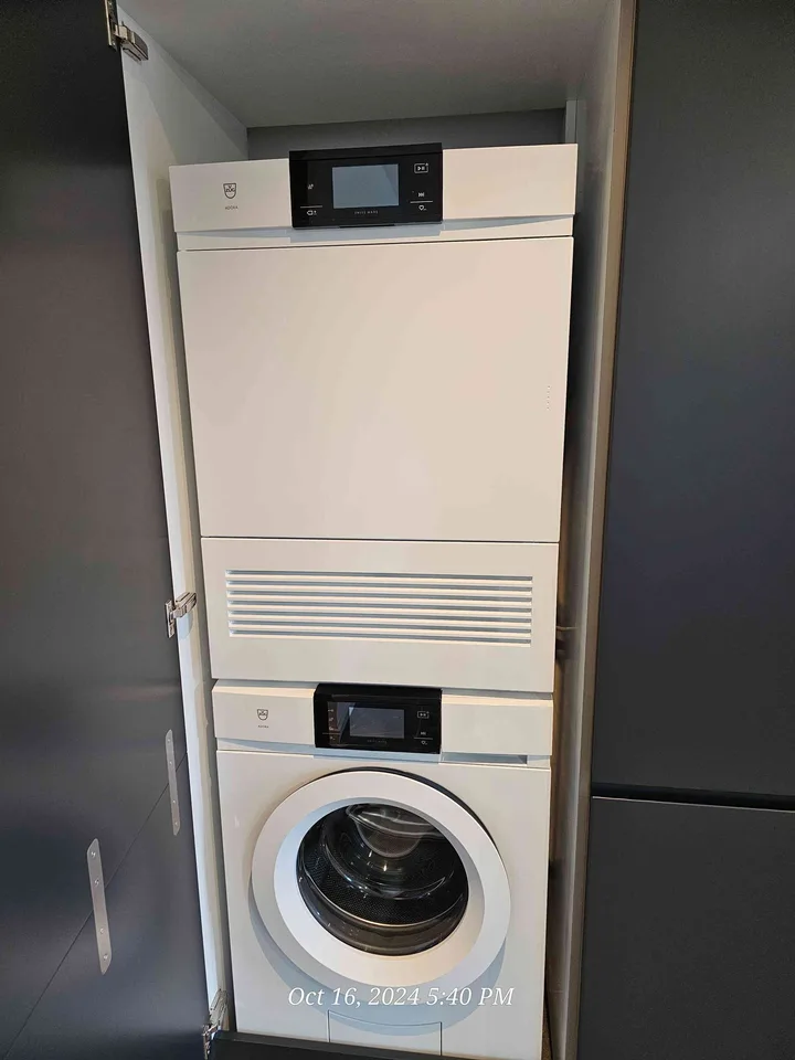 Erstvermietung: Luxuriöse Turm-Minergie-Wohnung mit Kühlsystem,terrace