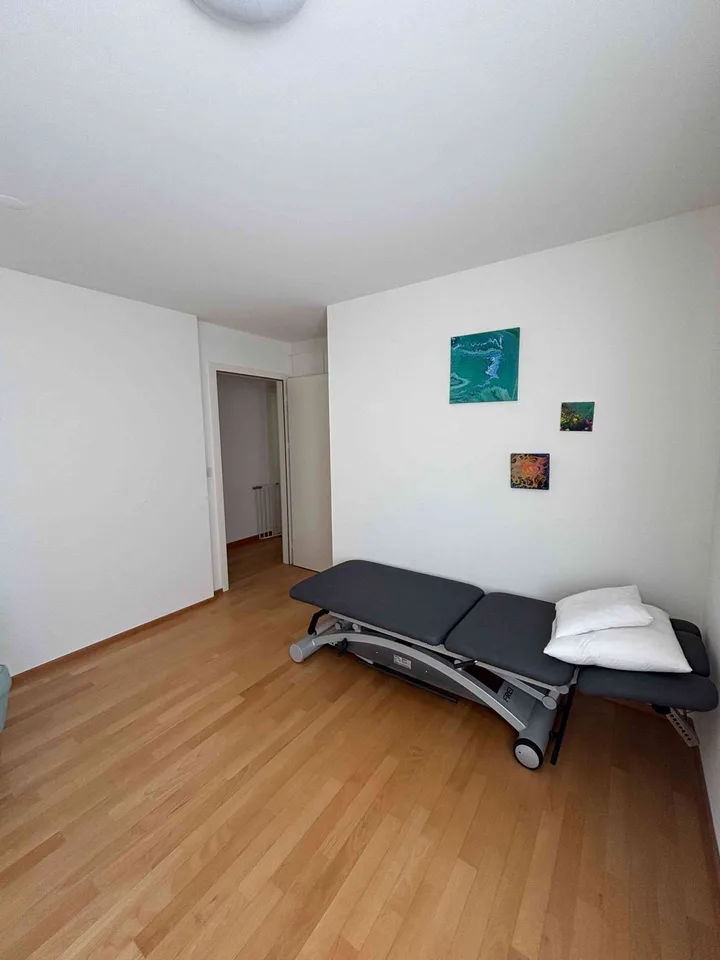 2 zentrale Praxisräume in Reinach BL zu vermieten