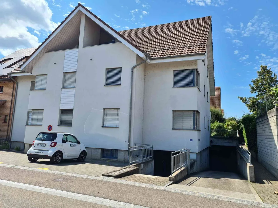 Einstellhallenplätze Reinach Süd, Nähe Denner
