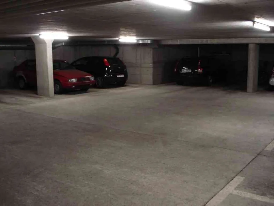 Einstellhallenplätze Reinach Süd, Nähe Denner