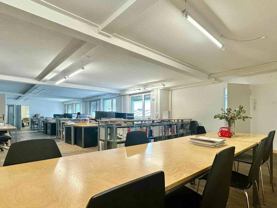 NACHMIETER GESUCHT IN BÜROGEMEINSCHAFT: