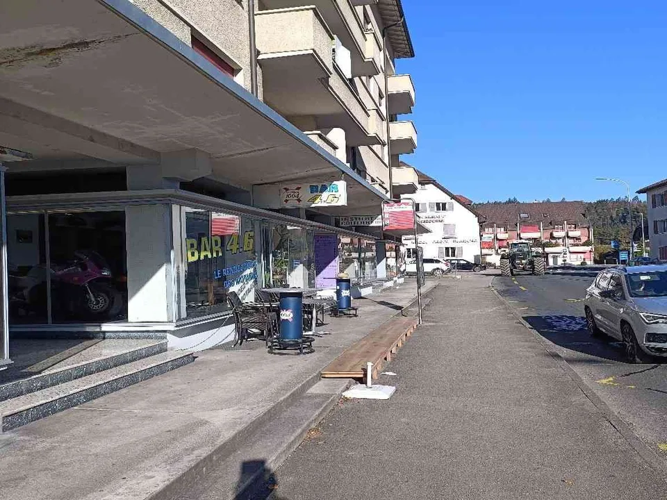 A louer: Salon de coiffure à Bassecourt / Vermieten Coiffeur Salon