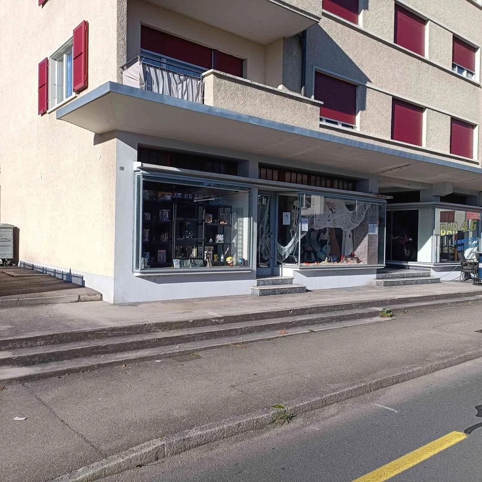 A louer: Salon de coiffure à Bassecourt / Vermieten Coiffeur Salon
