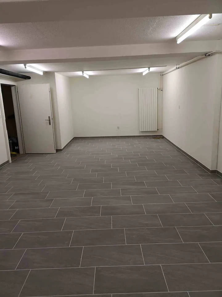 Büro, Atelier, Gewerbe- oder Lager zu vermieten