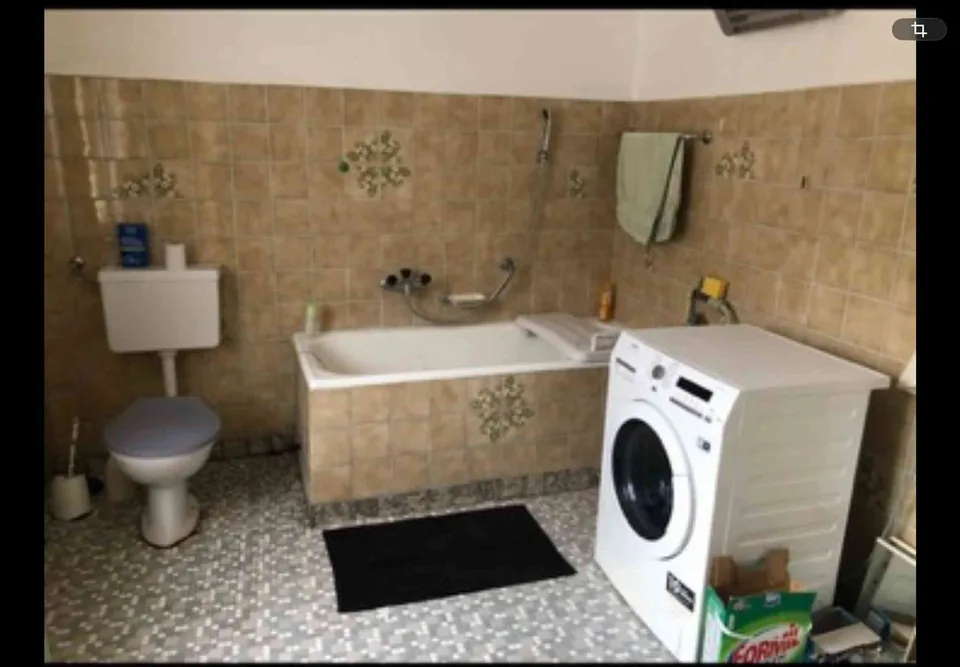 Charmante mais très modeste petite maison