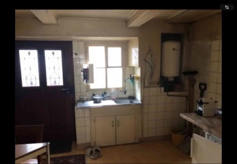 Charmante mais très modeste petite maison