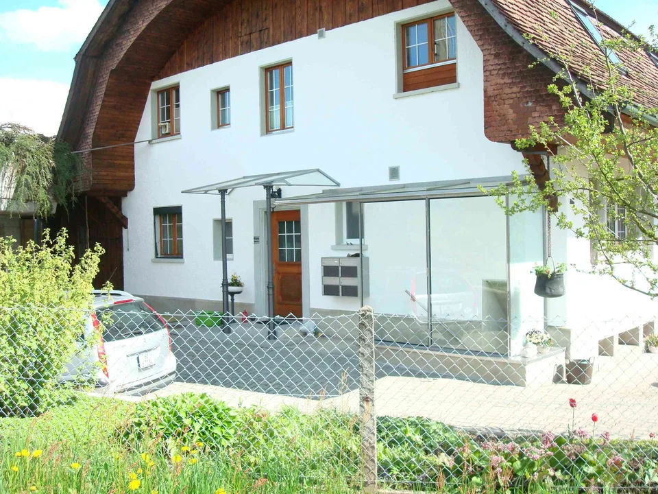 Liebevoll möbliertes Zimmer zu vermieten in 2-Generationenhaus