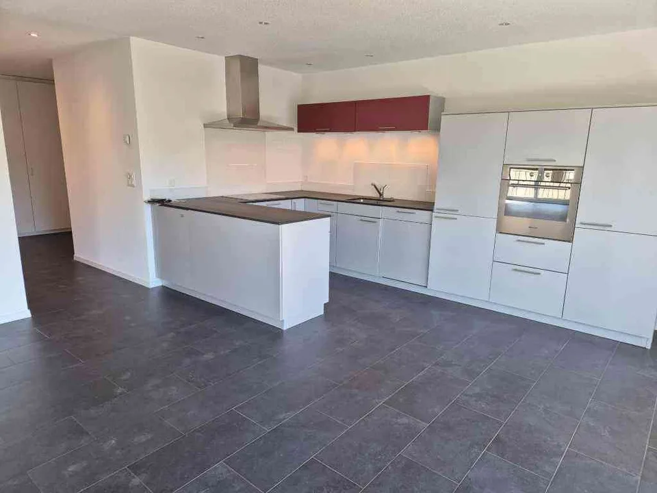 Moderne, helle 4.5-Zimmer Wohnung mit grossem Balkon zum chillen..