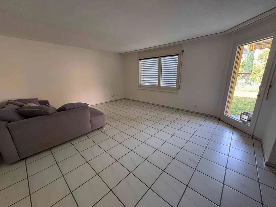 2,5-Zi.-Whg.(73m2) im EG. Freisitz, eig. Waschküche. gedeckter Parkp.