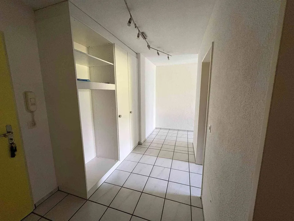 2,5-Zi.-Whg.(73m2) im EG. Freisitz, eig. Waschküche. gedeckter Parkp.