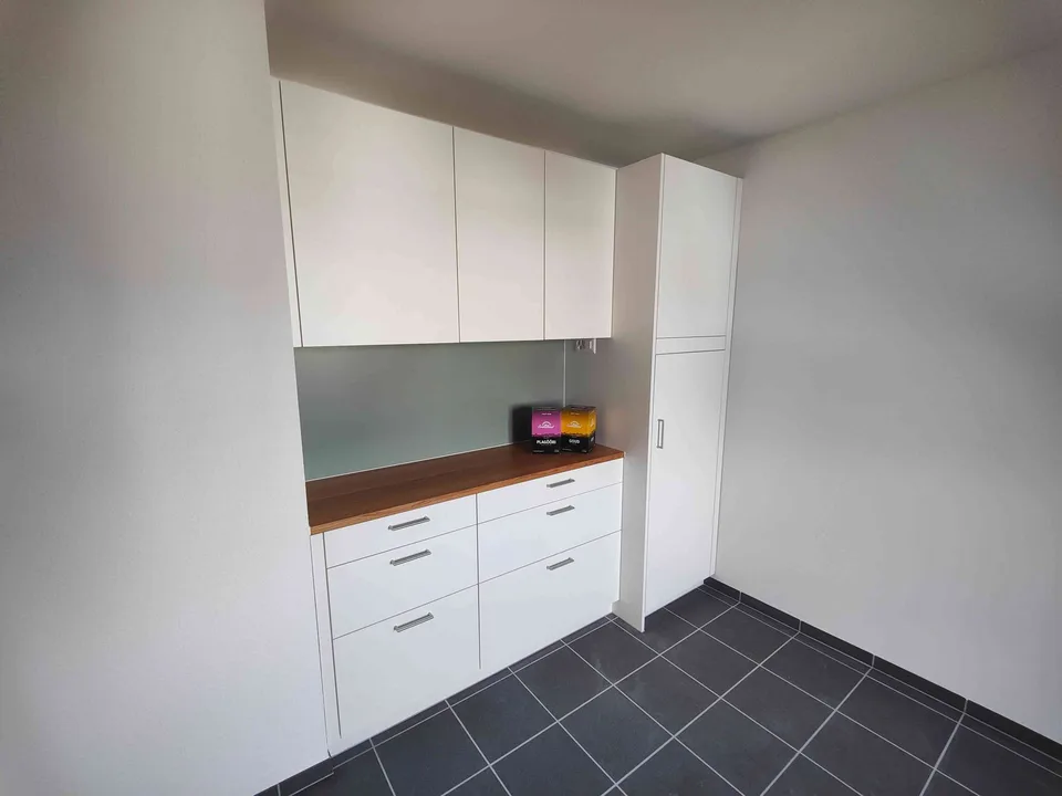 Helle Dachwohnung mit Sicht in die Berge