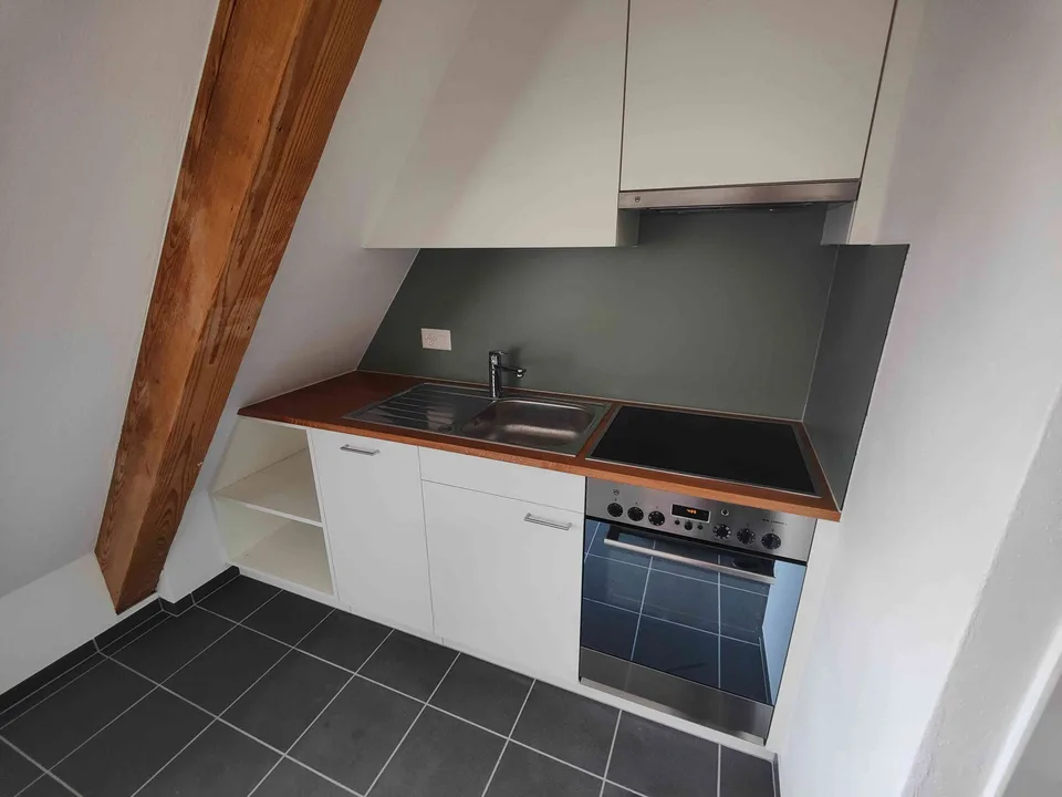 Helle Dachwohnung mit Sicht in die Berge