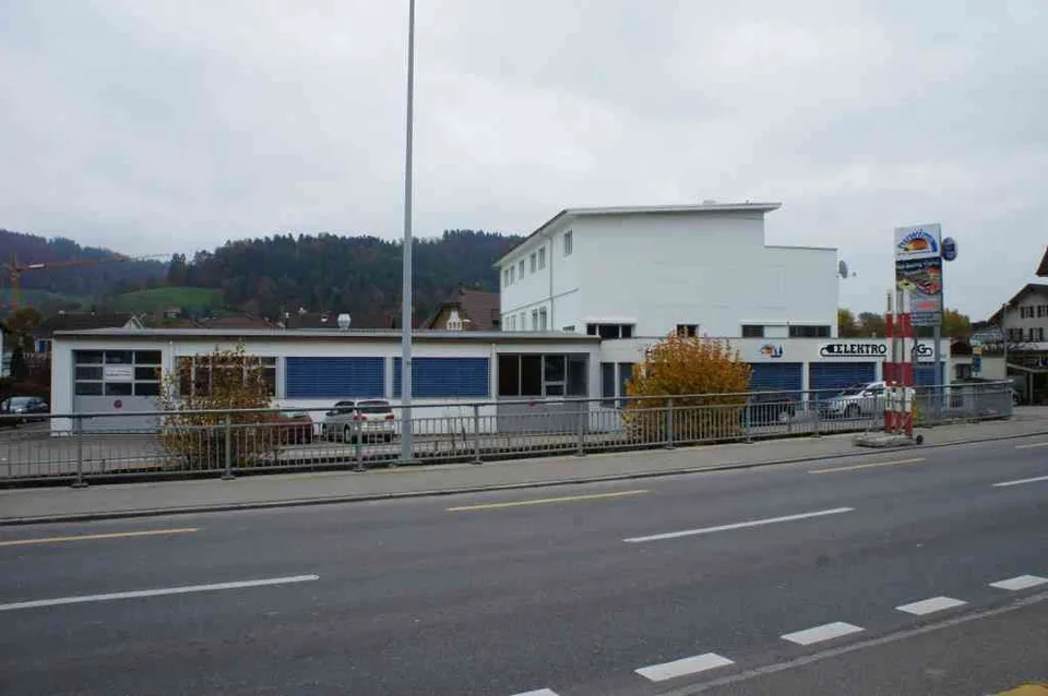 Top-Gewerbehalle ebenerdig und säulenfrei mit automatischem Rolltor