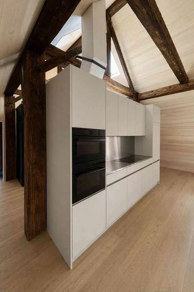 Historische Holzkonstruktion trifft moderne Architektur