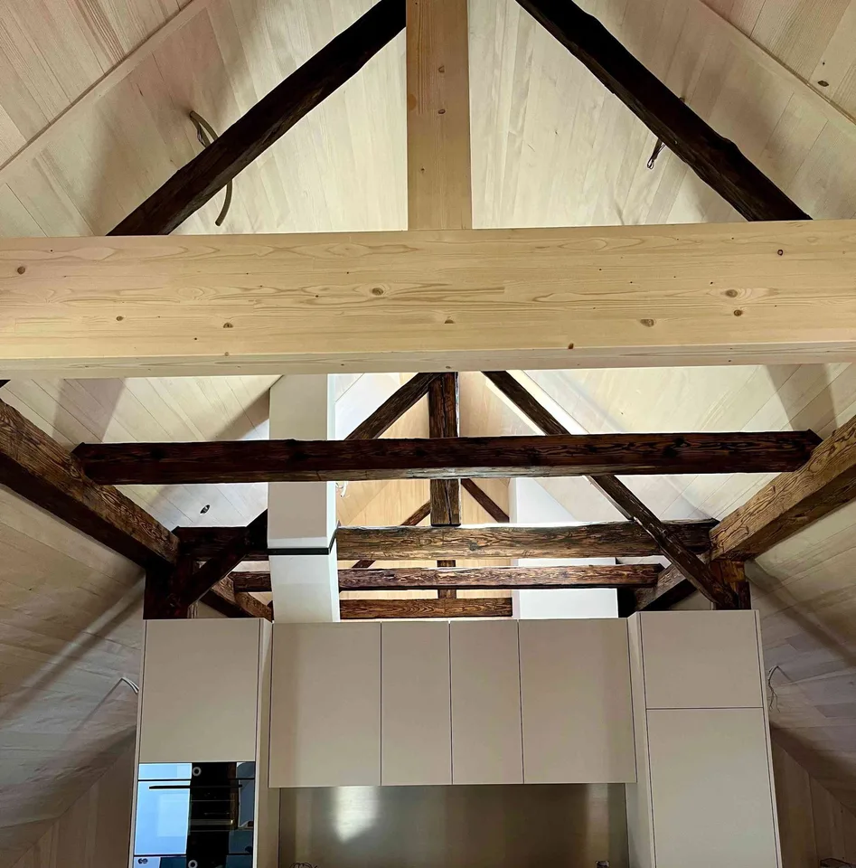 Historische Holzkonstruktion trifft moderne Architektur