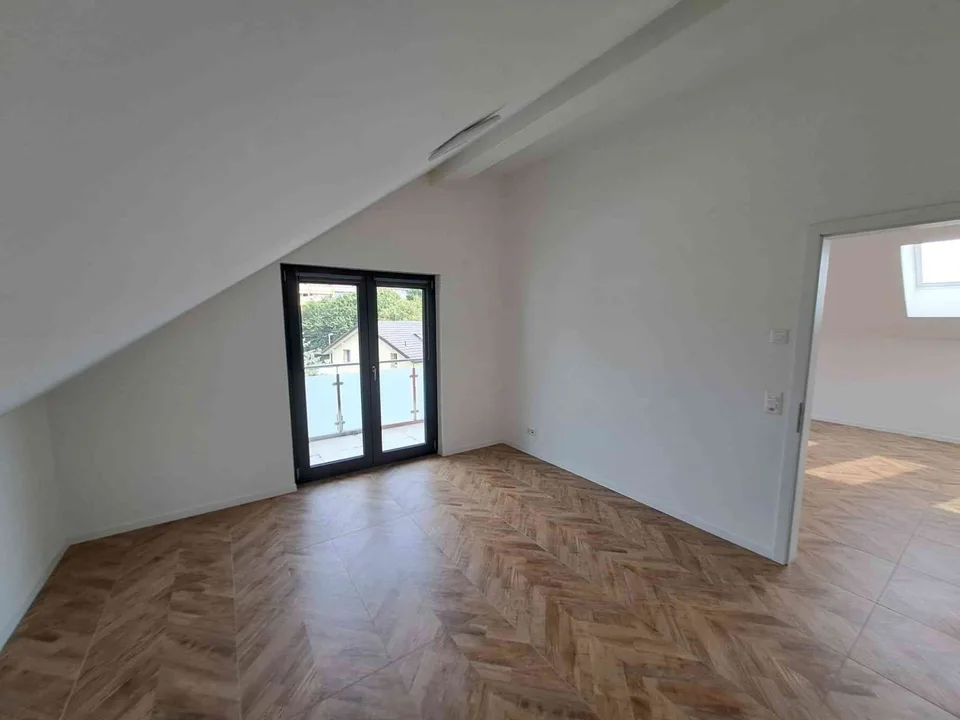 Grosszügige 3.5-Zimmer-Dachwohnung mit Balkon in Oensingen