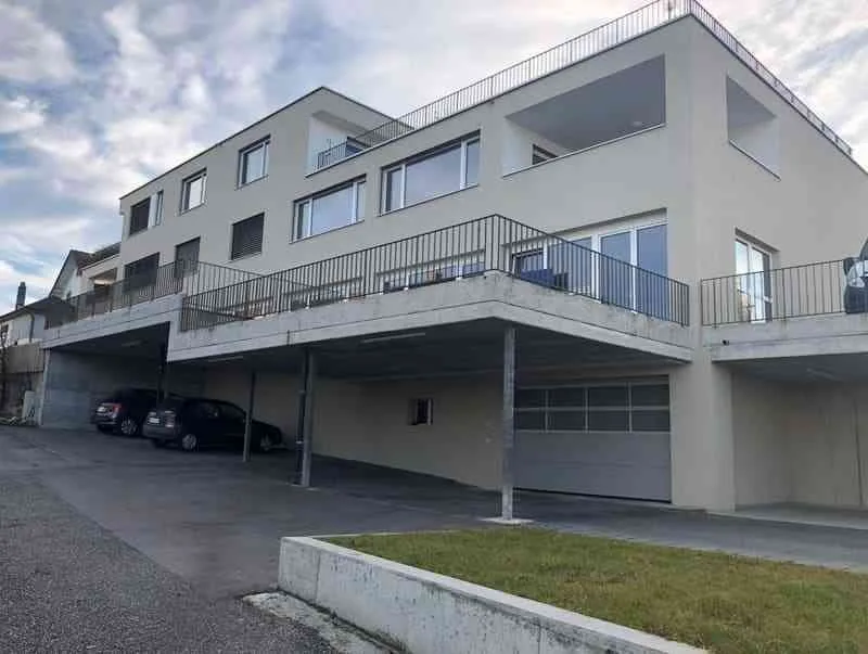 Gedeckter Parkplatz zu vermieten