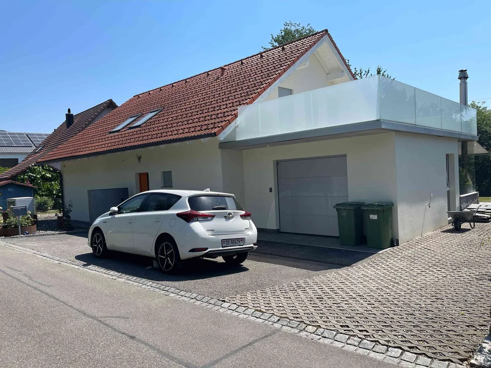 Modernes helles Einfamilienhaus an schöner, ruhiger Lage mit Umschwung