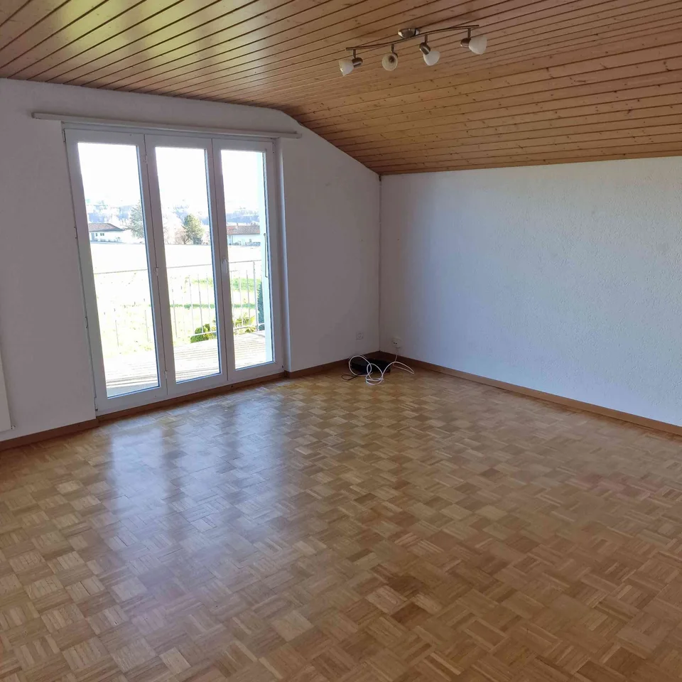 3.5 Zi. Wohnung mit super Aussicht zu vermieten.