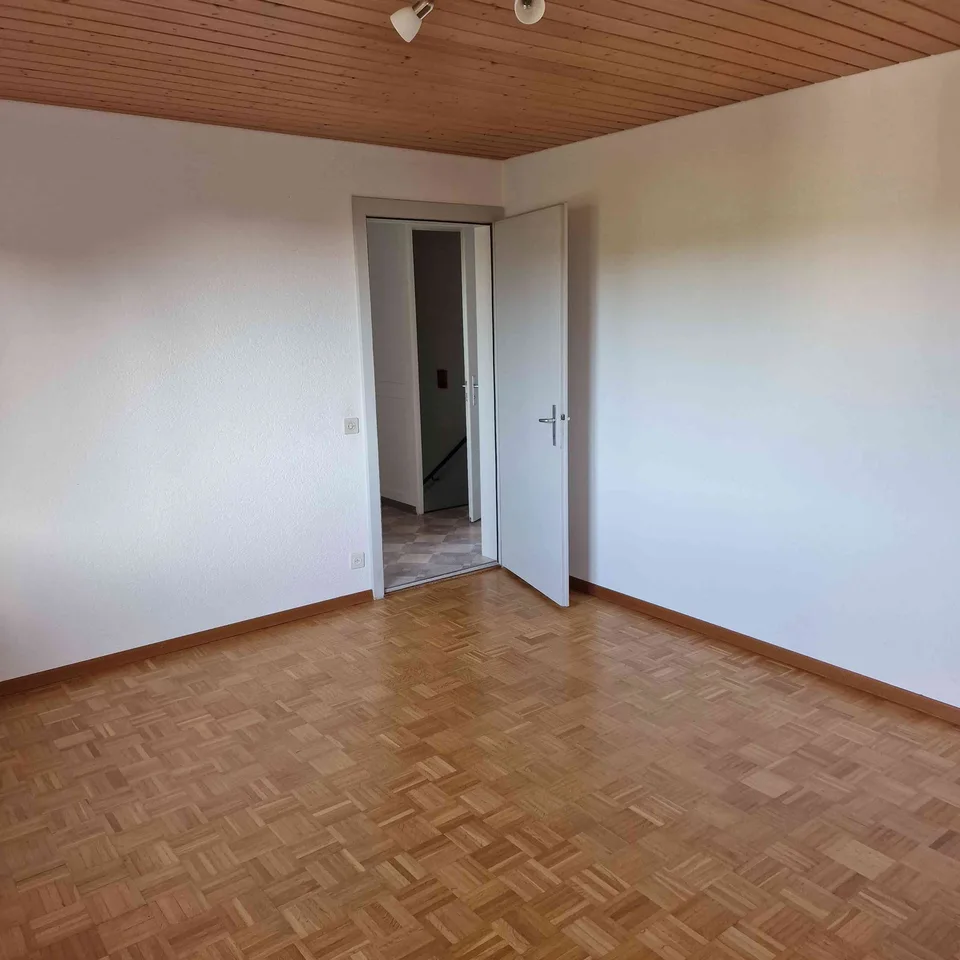 3.5 Zi. Wohnung mit super Aussicht zu vermieten.