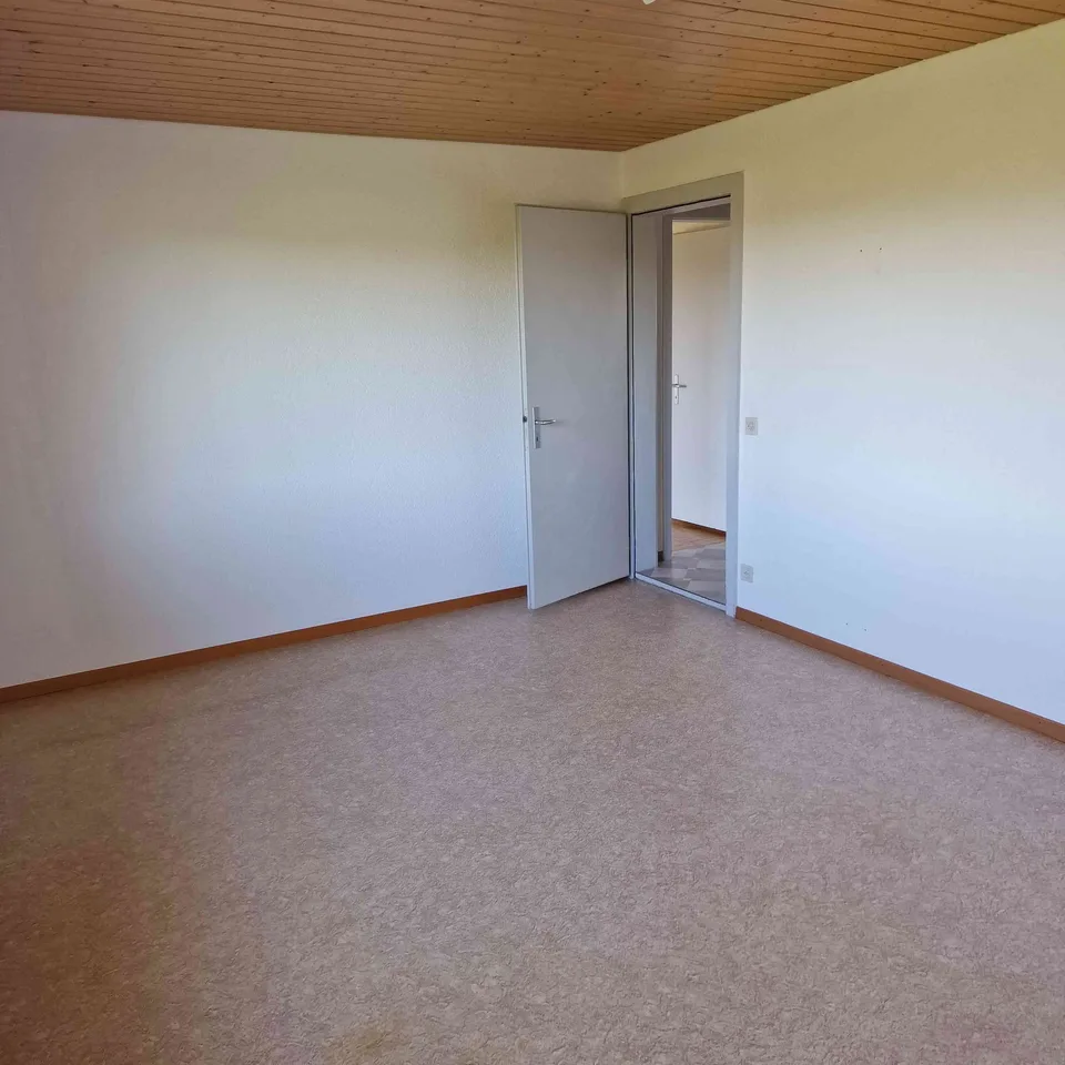 3.5 Zi. Wohnung mit super Aussicht zu vermieten.