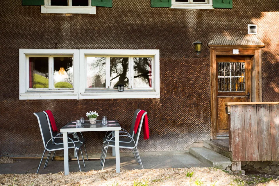 Befristet zu vermieten: Möbliertes Bauernhaus