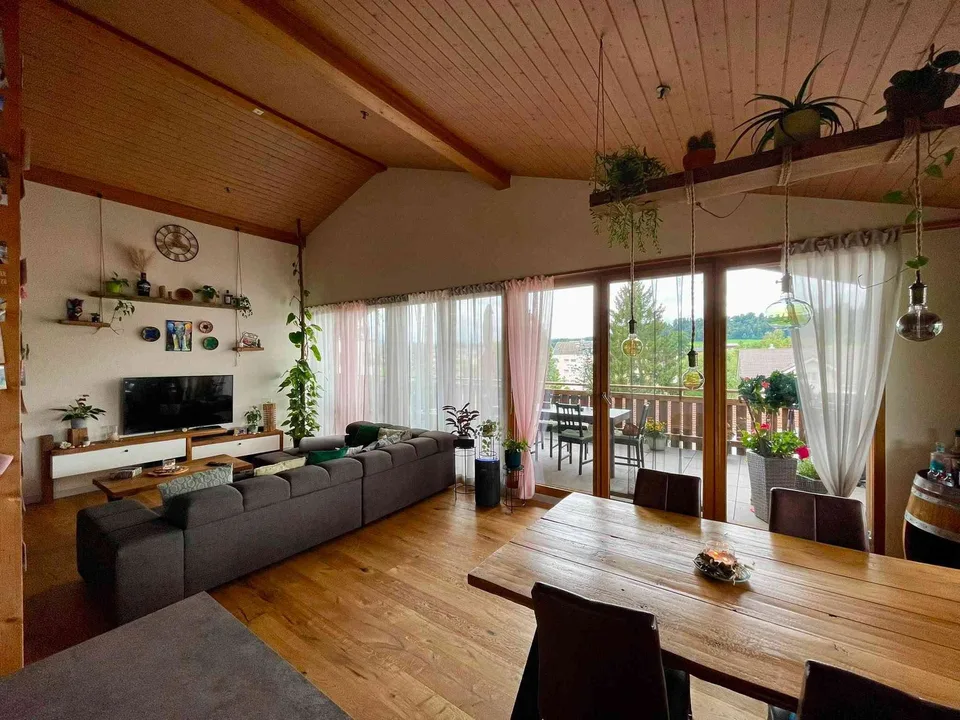 WG Zimmer in 5 1/2 Zimmer Wohnung zu vermieten