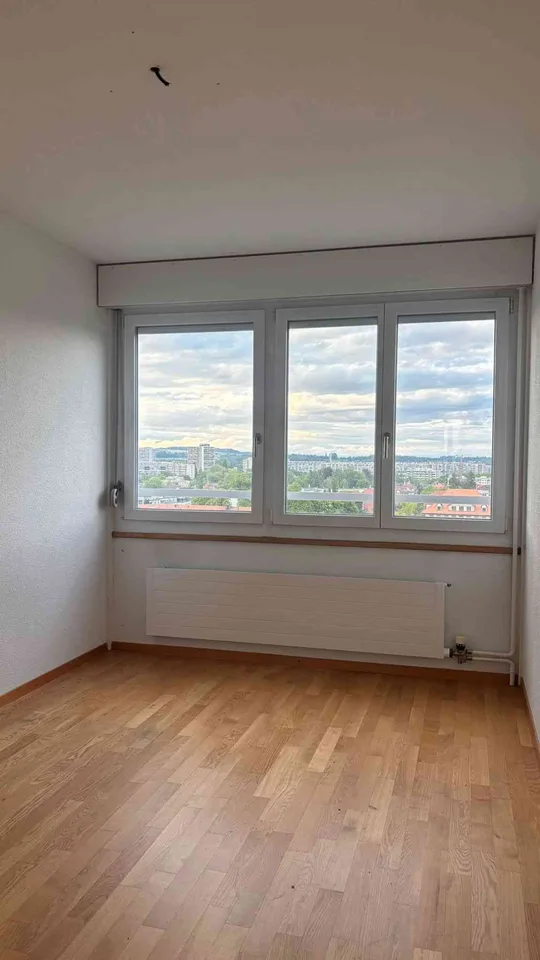 WG-Zimmer im 13. Stock in gemischer 3er WG in Bern-Bümpliz
