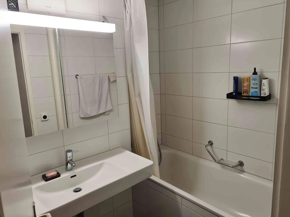 WG-Zimmer im 13. Stock in gemischer 3er WG in Bern-Bümpliz