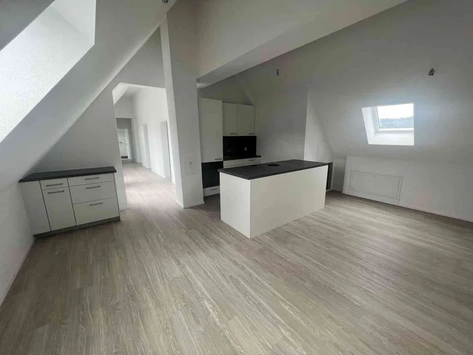 Helle und grosszügige 4,5- Zimmer- Wohnung im Dorfkern von Brittnau