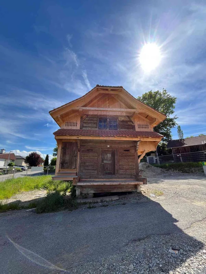 Einzigartige Attikawohnung mit eigenem Eingang und 180m² Garten