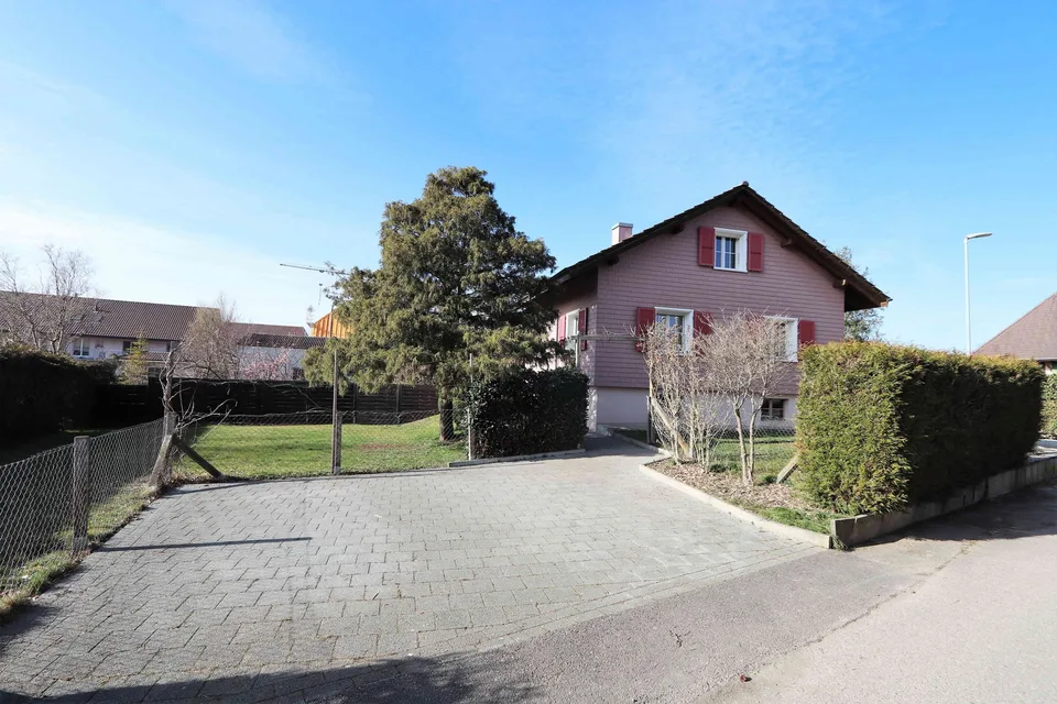 Charmantes 3.5-Zimmer-Haus mit Garten in Treiten zu vermieten