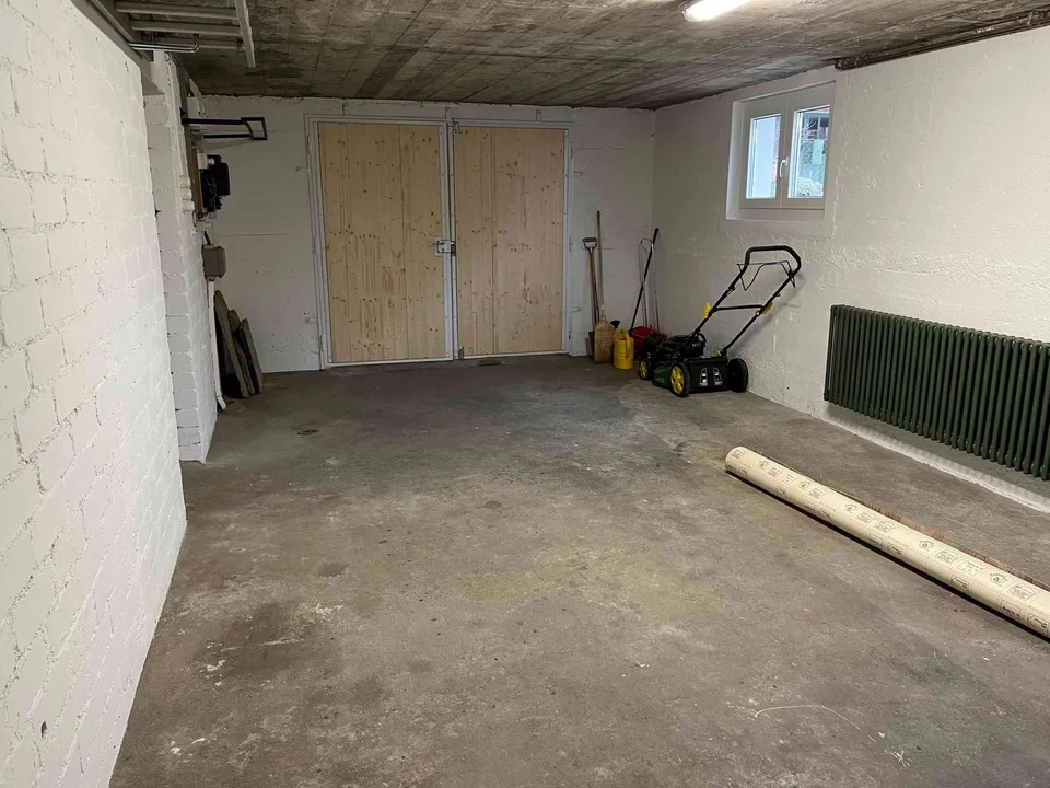 Charmantes 3.5-Zimmer-Haus mit Garten in Treiten zu vermieten – Foto 11 von 13