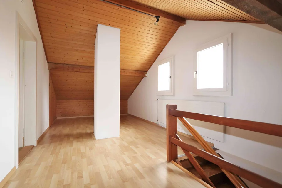 Charmantes 3.5-Zimmer-Haus mit Garten in Treiten zu vermieten – Foto 10 von 13