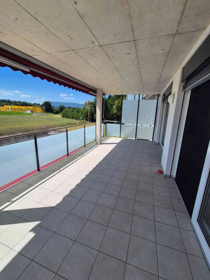 Traumhafte 3.5-Zimmer-Wohnung (BJ2020) mit 21 m² Sonnenterrasse
