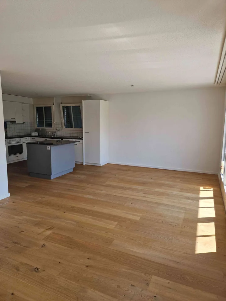 ?Helle, charmante 3-Zimmer-Wohnung mit Wintergarten & Kochinsel