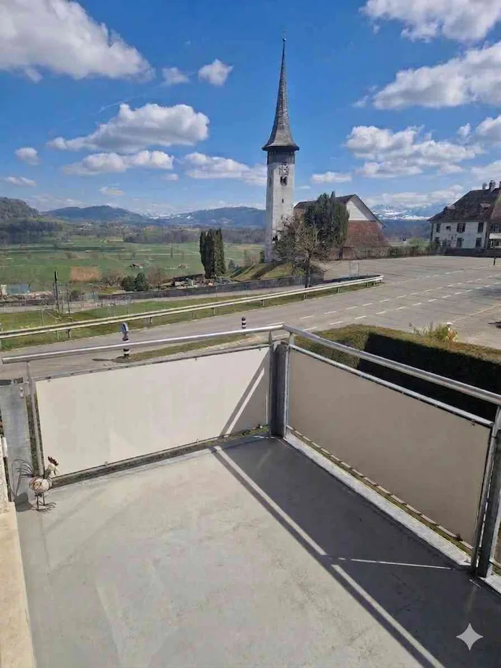 ?Helle, charmante 3-Zimmer-Wohnung mit Wintergarten & Kochinsel