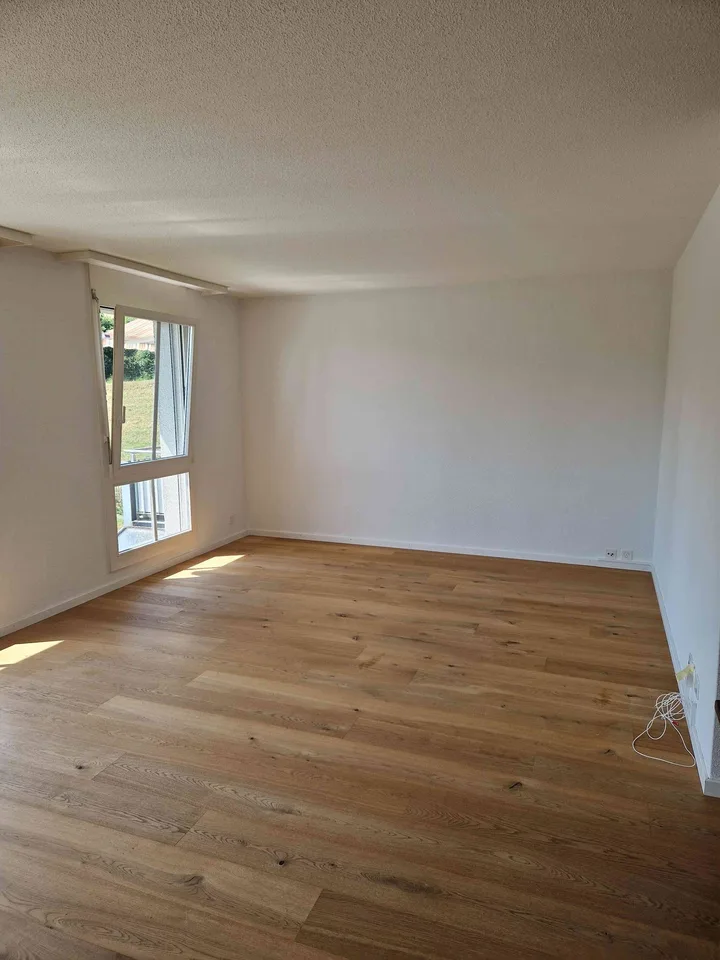 ?Helle, charmante 3-Zimmer-Wohnung mit Wintergarten & Kochinsel