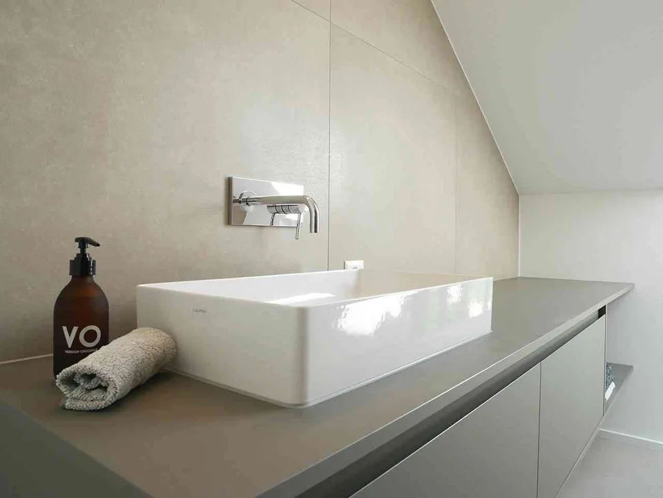 Moderne Dachwohnung mit grosszügigem Grundriss