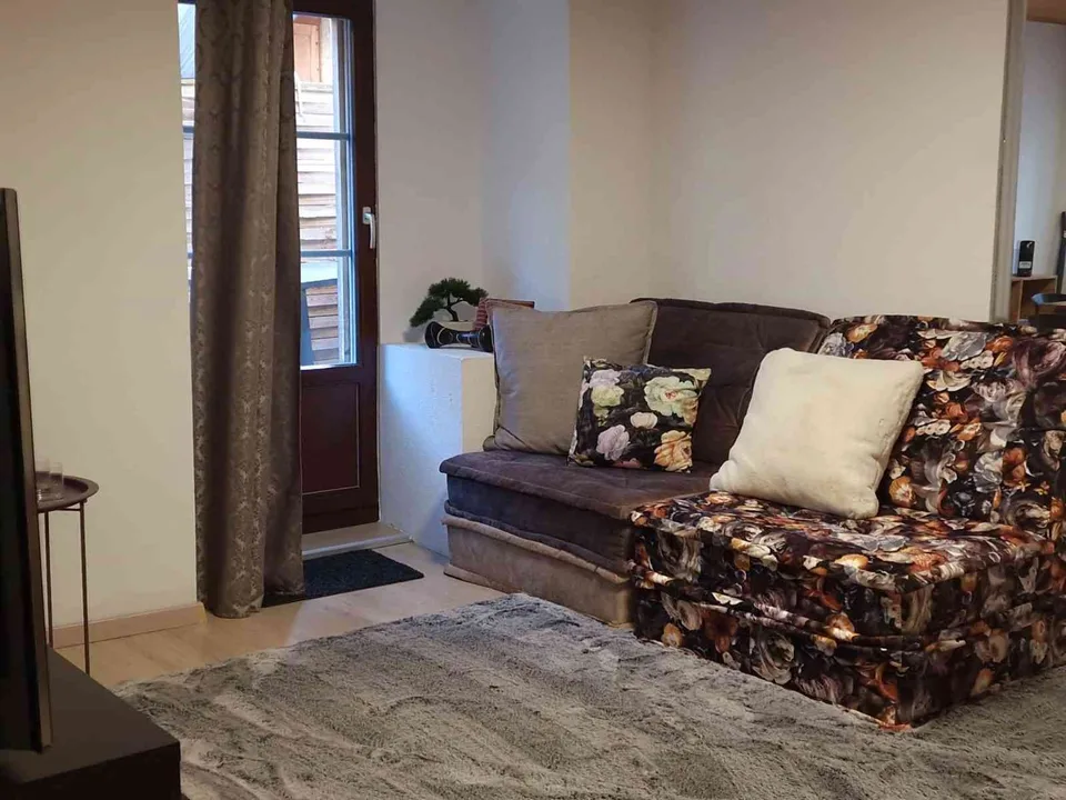 Charmant 3.5 pc pièces au rez-de-chaussée avec jardin prive