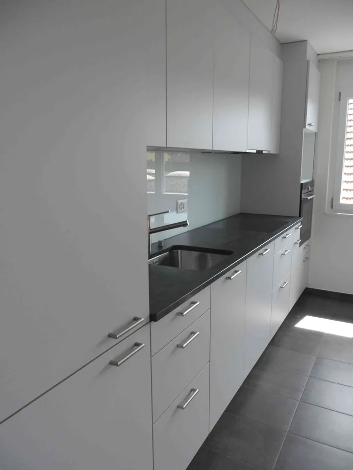 Schöne & moderne 3.5 Zimmerwohnung mit Balkon (Baujahr 2015)