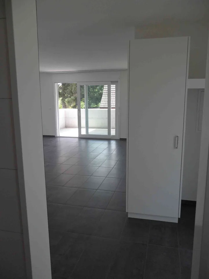 Schöne & moderne 3.5 Zimmerwohnung mit Balkon (Baujahr 2015)